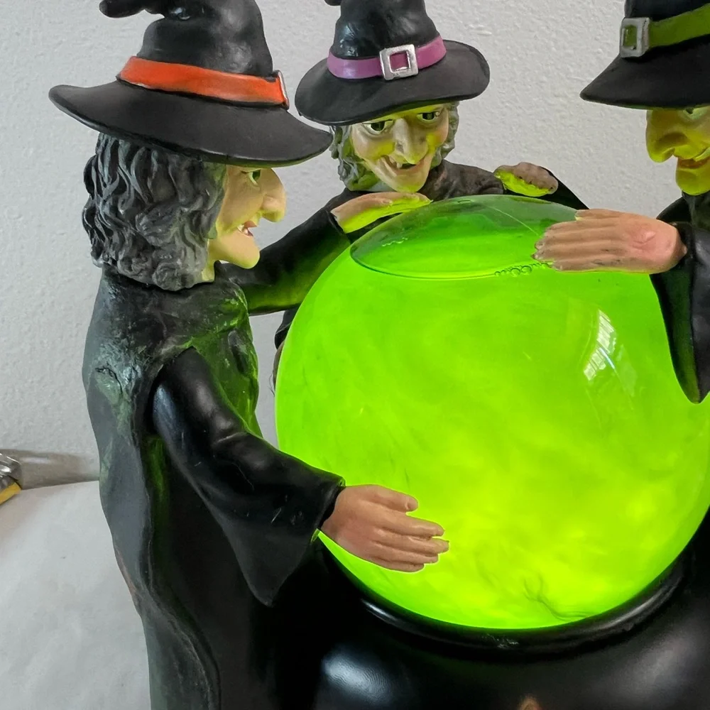 Halloween witch bubbling cauldron decoration‎